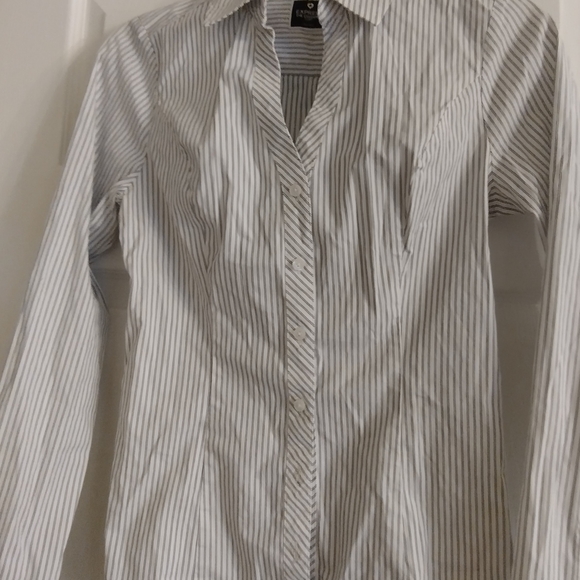 Express The Essential Fitted Stripe Button-Up Women's Shirt - White & Gray - Picture 11 of 11